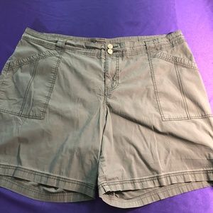 📌 Lane Bryant  High Rise Gray Plus Size Cotton Shorts with Pockets
